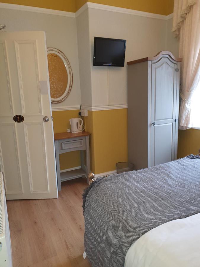 J'S Mayfair Guest House Blackpool Dış mekan fotoğraf
