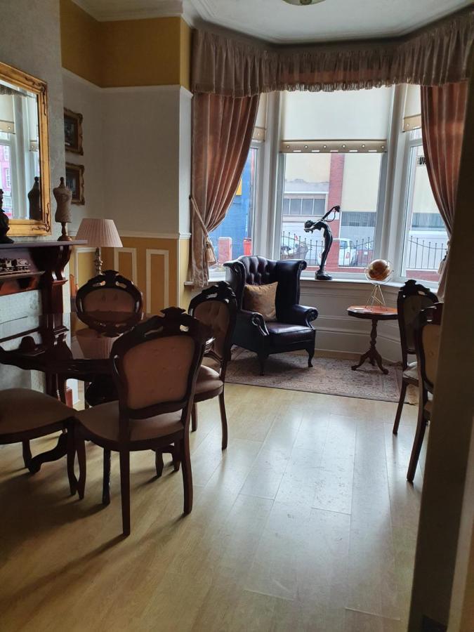 J'S Mayfair Guest House Blackpool Dış mekan fotoğraf