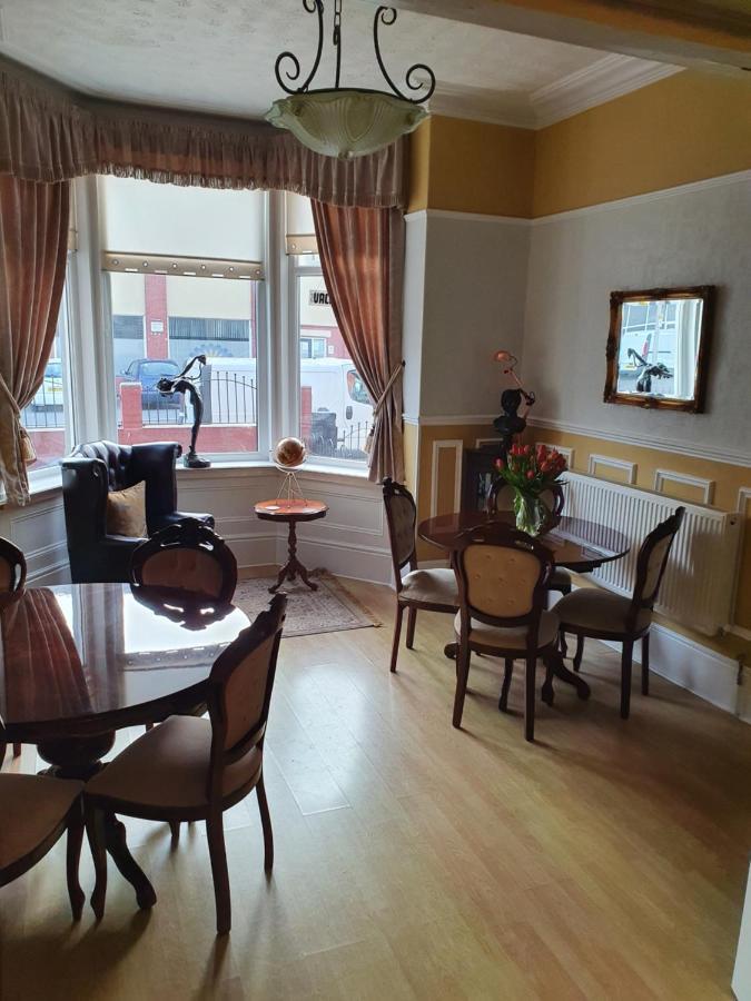 J'S Mayfair Guest House Blackpool Dış mekan fotoğraf